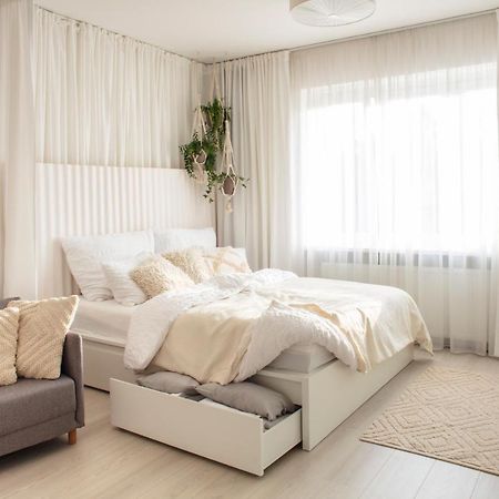Light Room By Zoom Apartments 브라티슬라바 외부 사진